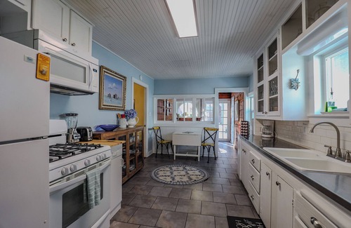 Cloudcroft House | The Lilac Cottage is a charming 2-bedroom house in Cloudcroft with fenced yard!