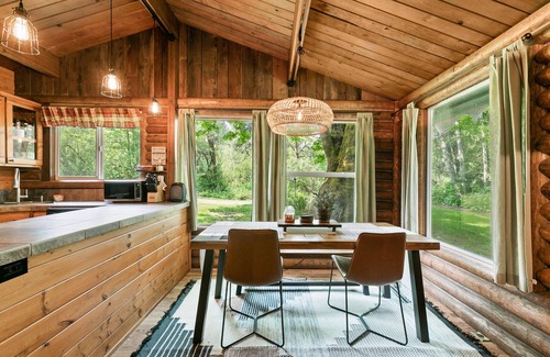 Gold Bar Cabin | The Lily Pad - rustic cabin for 2+pets, mountain view, river access