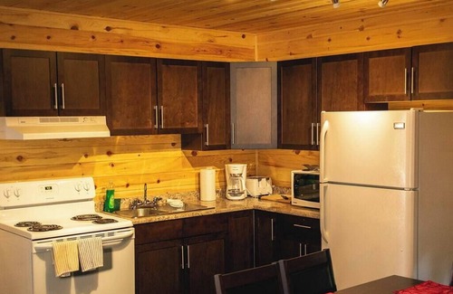 Kenora House | The Lily Pads Cabin - Lakewood Park Cabins