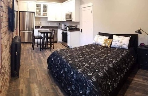 Helper House | The Lincoln Hotel - Suite 2