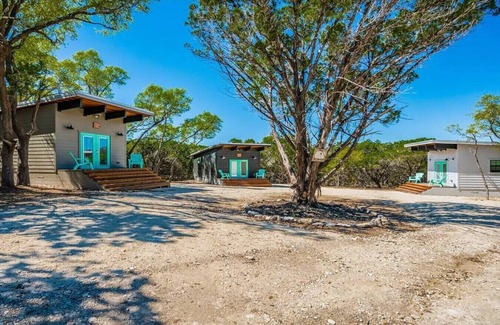 Dripping Springs Cottage | The Liney Moon- Triplet Home, Sleeps 6 w/Pool, Firepits, Putting Green, & More!