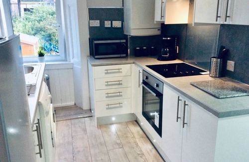 Gourock Apartment | THE LION’S DEN ON ROYAL STREET IN COASTAL GOUROCK.