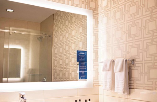 Downtown Eau Claire Hotel | The Lismore Eau Claire - a DoubleTree by Hilton
