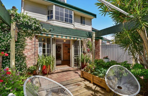 Bateau Bay House | The Little Buddha Retreat