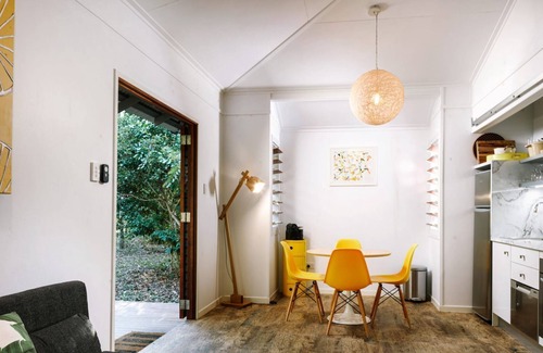 Nelly Bay House | The Little Bush Hut, Nelly Bay