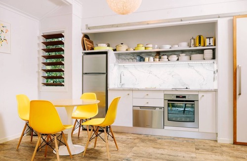 Nelly Bay House | The Little Bush Hut, Nelly Bay