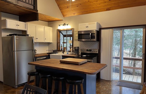 Lake Ariel Ski Chalet | The Little Chalet in the Woods