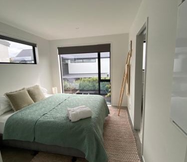 Saint Albans Villa | The little Gem at Merivale -1km to Central city