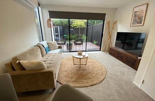 Saint Albans Villa | The little Gem at Merivale -1km to Central city