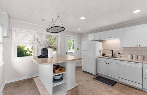 Leamington House | The Little House on Erie