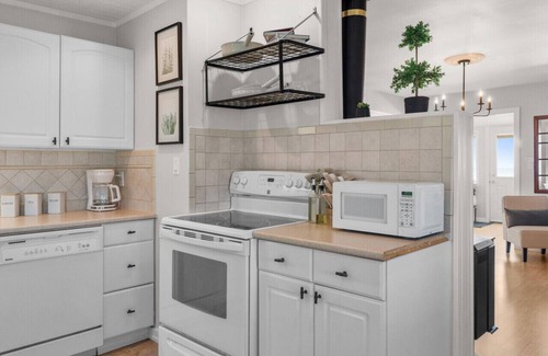 Leamington House | The Little House on Erie