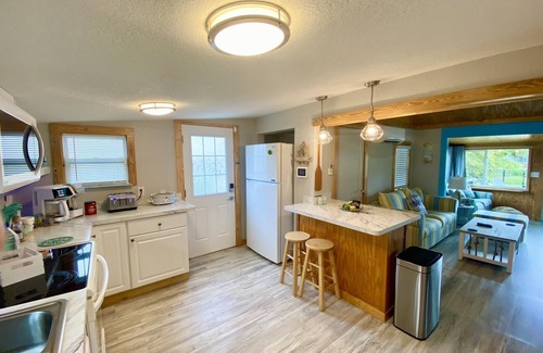New Port Richey Cottage | The Little River Cottage-walk to downtown!