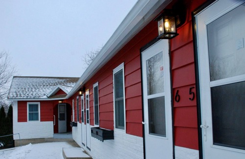 Mount Horeb House | THE LITTLE VILLAGE , 2 Full Beds 104