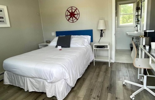 Mount Horeb House | THE LITTLE VILLAGE , Full Bed 108
