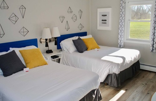 Mount Horeb House | THE LITTLE VILLAGE , Full Bed 106