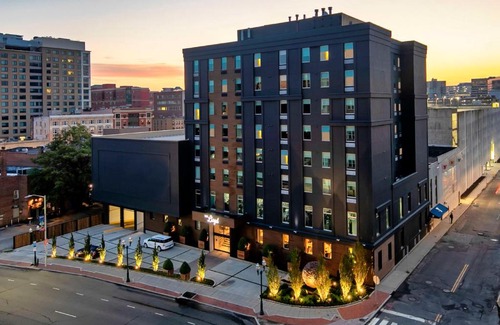 Downtown Hotel | The Lloyd Stamford, Tapestry Collection by Hilton