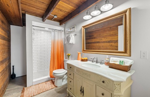 Dade City House | The Locke Inn Suites - Stay in Dade City's historic former jailhouse!