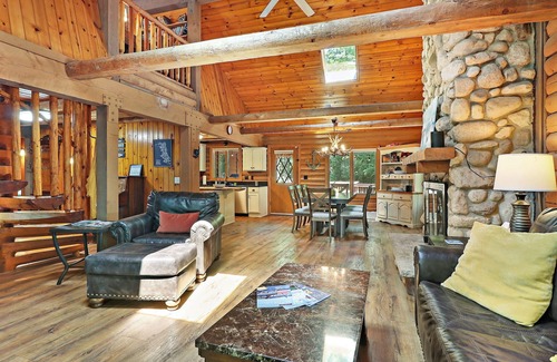 Fontana House | The Lodge at Geneva Lake |Golf Cart |Impressive Log Cabin |Deck |Abbey Springs |Beach |Pools