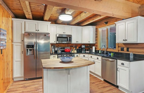 Fontana House | The Lodge at Geneva Lake |Golf Cart |Impressive Log Cabin |Deck |Abbey Springs |Beach |Pools