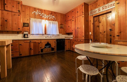Idyllwild Cabin | The Lodge at 11 Chimneys