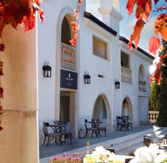 Healdsburg Hotel | The Lodge at Healdsburg, Tapestry Collection by Hilton