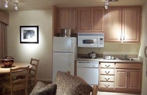 Lower Kingsbury Hotel | The Lodge at Kingsbury Crossing