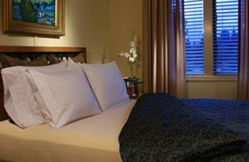 Lower Kingsbury Hotel | The Lodge at Kingsbury Crossing