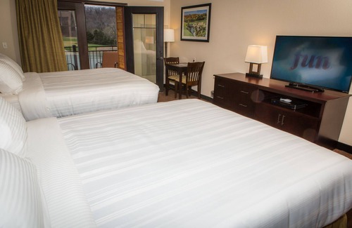 Camdenton Hotel | The Lodge at Old Kinderhook Golf Resort