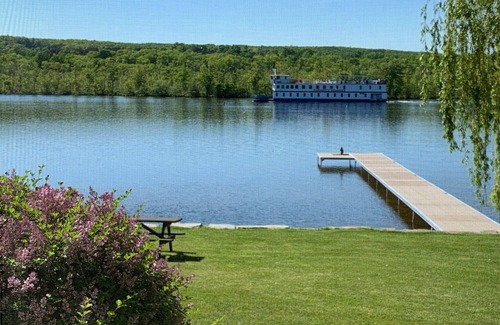 Quinte West House | The Lodge at Richardson Point