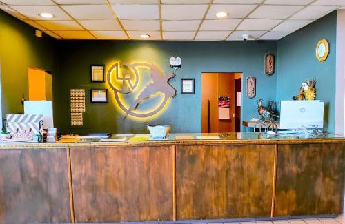 Russell Hotel | The Lodge at Russell - Russell Inn