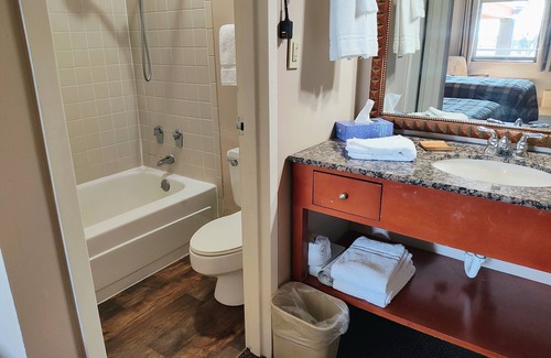 Russell Hotel | The Lodge at Russell