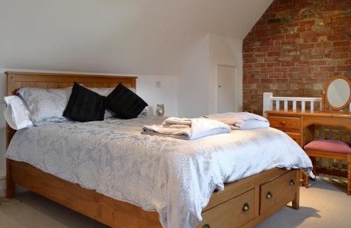 Mangotsfield House | The Lodge At The Granary