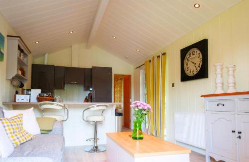 Dunbar Ski Chalet | The Lodge by the Lake, Dunbar