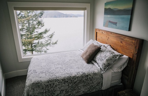 Harrison Hot Springs Cabin | "The Lodge on Harrison Lake" Main Residence