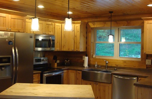 Decorah Cabin | The Lodge - Custom Cabin Nestled in the Woods close to Decorah