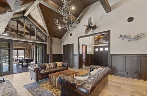Town of Essex Cabin | The Lodge - Experience Unmatched Luxury at Our Spectacular Location In Harrow