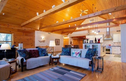 Minocqua House | The lodge on Big crawling stone lake