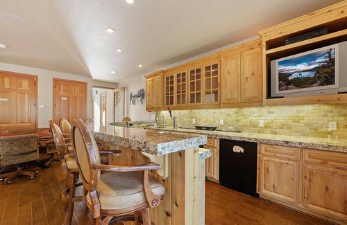 North Upper Truckee Cabin | The Lodge on Oaxaco - Epic Man Cave/Billiard Room