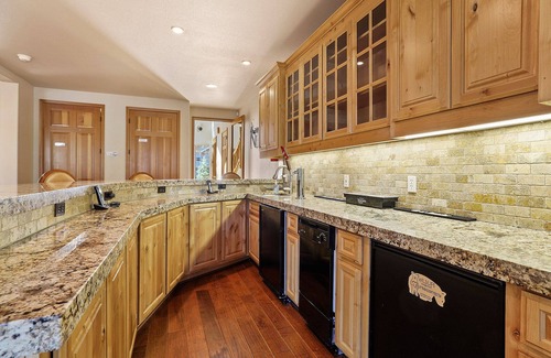 North Upper Truckee Cabin | The Lodge on Oaxaco - Epic Man Cave/Billiard Room
