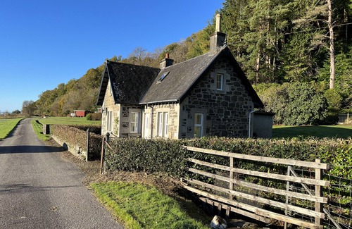Lochgilphead Cottage | The Lodge Sleeps 6 - Private Cosy Cottage, Pets Welcome, Large Garden