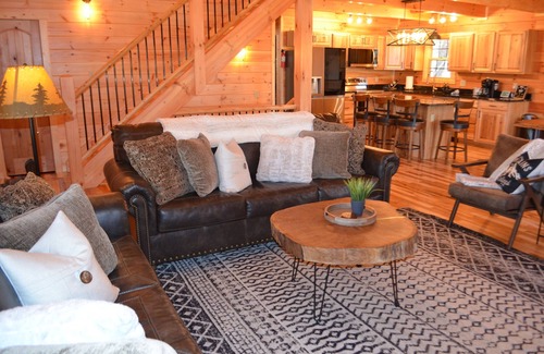 Carbon Hill Apartment | The Lodges at Moonlit cabins- Both Lodges