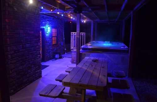Carbon Hill Apartment | The Lodges at Moonlit cabins- Both Lodges
