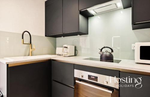 Henley Apartment | The Loft - 1 Bed Luxury Apartment with Bathtub