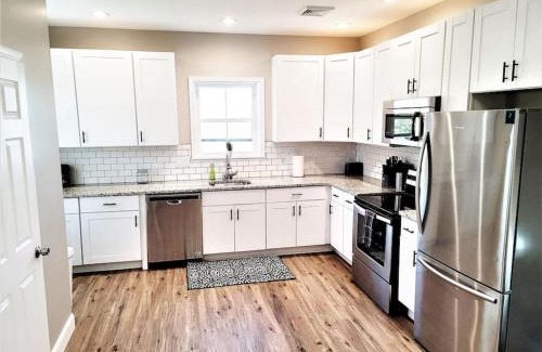Wilmington Apartment | The loft at Park Place - 3rd floor walk up King and Queen beds fast WIFI and free coffee