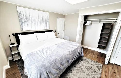 Wilmington Apartment | The loft at Park Place - 3rd floor walk up King and Queen beds fast WIFI and free coffee