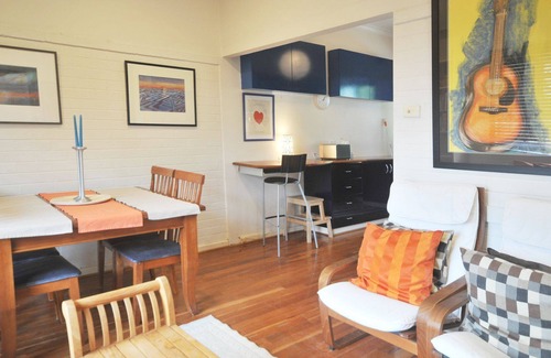 Maylands Apartment | The Loft library at Sevenoaks