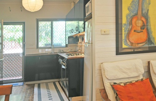 Maylands Apartment | The Loft library at Sevenoaks