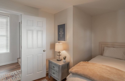 Marion House | The Loft On Landess St.
