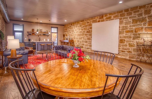 Mason Apartment | The Loft On The Square