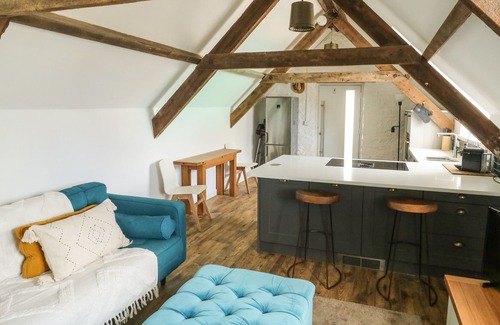 Newton Ferrers Cottage | THE LOFT, pet friendly, with a garden in Brixton